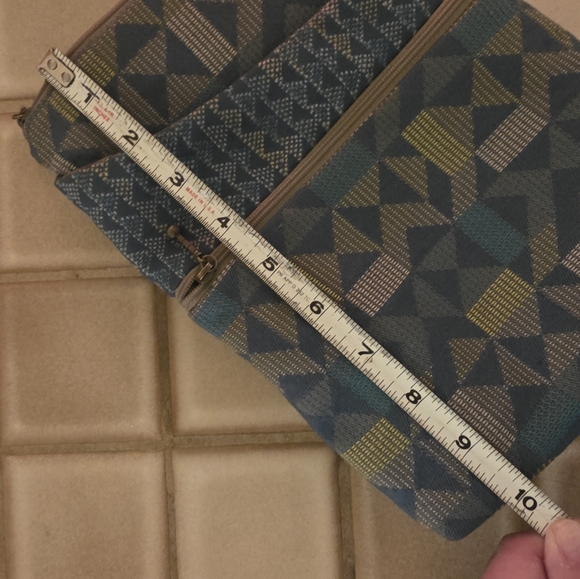 Chic Geometric Crossbody Bag in Blue and Green - Picture 7 of 8